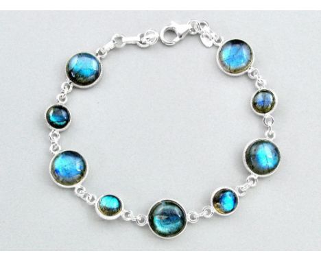 A 925 silver bracelet set with cabochon cut labradorite, L. 18cm.