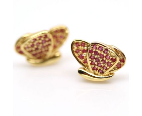 A pair of 925 silver gilt stud earrings set with rubies, L. 1.2cm