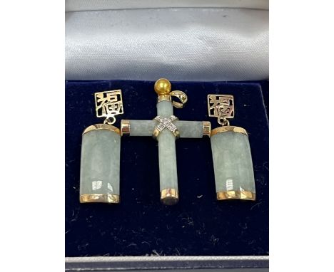 A pair of 9ct jade earrings and crucifix pendant en-suite