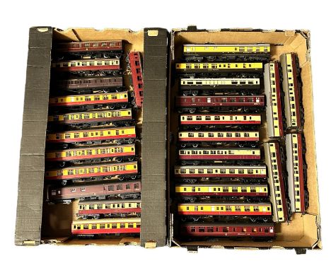 OO gauge unboxed coach collection, range of Airfix, Hornby, Lima, Triang, etc., generally excellent to good plus. Contents un