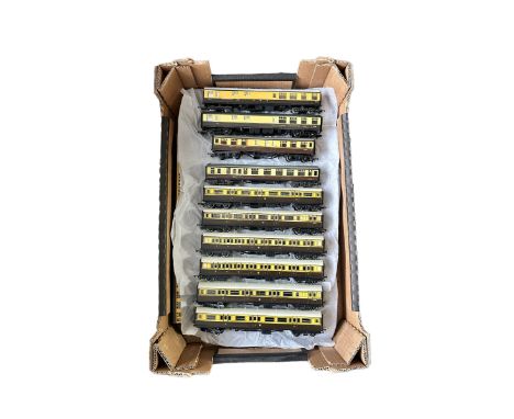 OO gauge unboxed coach collection, BR &amp; GWR brown and cream, range of Hornby, Lima, Triang, etc., plus 4-wheel coaches (4