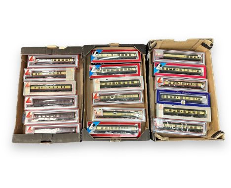 Lima OO coach collection, generally excellent in excellent to good plus boxes, mainly GWR livery. Contents unchecked for comp