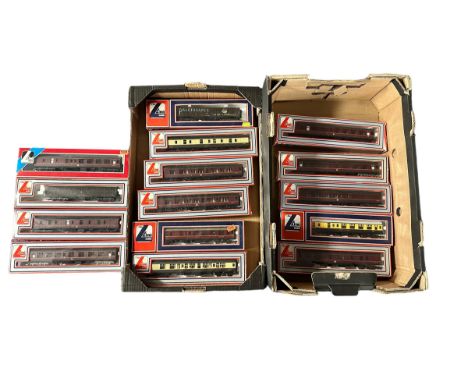 Lima coach collection, range of liveries, generally excellent in excellent to good plus boxes. Contents unchecked for complet