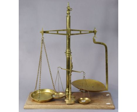 A vintage set of brass large counter-top scales by Parnall &amp; Sons of Bristol, to weigh 2lbs, mounted on an oak plinth bas