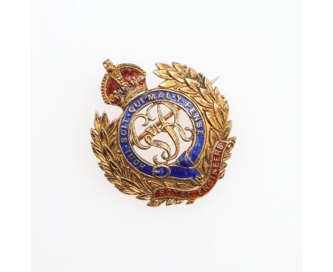 With blue and red enamel decoration, 2.5cm wide, 7.3 grams, in fitted case by The Goldsmiths &amp; Siversmiths Company Ltd., 