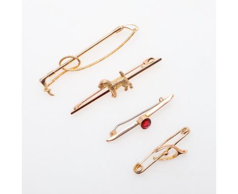 realistically formed with ruby eye, 5.2cm long, together with a 9ct gold hunting brooch, in the form of a riding crop, 5.5cm 