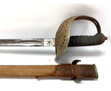 WW1 British George V Infantry Officers Sword, in need of attention. Scabbard broken. (D)  NO RESERVE