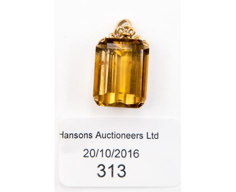 A Victorian style citrine and 18ct gold pendant, the rectangular step cut citrine approx 20 x 16 mm, gross weight approx 9,1 