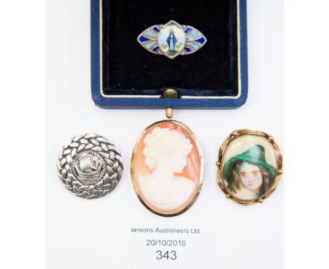 A 9ct gold framed shell cameo brooch/pendant, cameo size 40 mm L by 30 mm approx, gross weight 9.9 grams approx; together wit