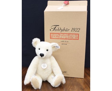 A boxed Steiff limited edition 1922 replica bear from 2001, cream mohair, approx 35 cm, with growler, no. 3754 of 5000, model