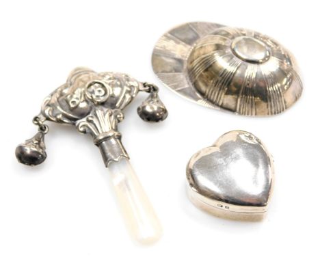 A silver caddy spoon modelled as a jockey's cap, Victorian silver pill box, of heart shaped form, Sydney &amp; Co, Birmingham