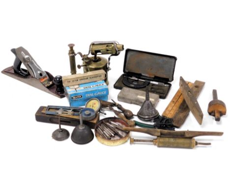 A Stanley 12-205 plane, spirit levels, Bladon blow torch, micrometer, and other engineering and woodworking tools. (a quantit