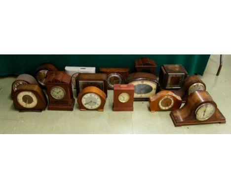 Sixteen various wooden cased mantel clocks and cases, including four money box clocks (16)