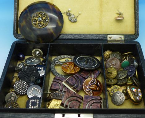 Assorted vintage buttons including Victorian, enamel, fox and dogs, porcelain, Solidaire