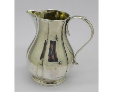 A silver cream jug, London 1730, 80g