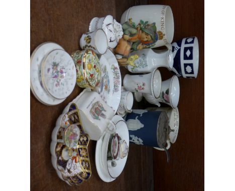 Decorative china including Royal Doulton, Wedgwood, Royal Worcester, Royal Crown Derby, Spode, Aynsley, a Goebel figure of a 