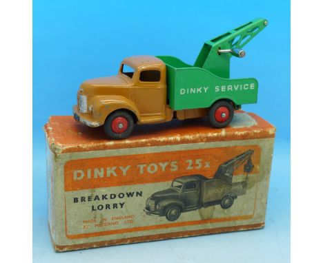 A Dinky Toys 25x Breakdown Lorry, boxed, no hook