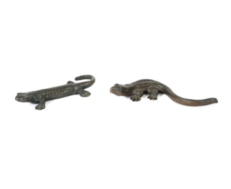 Bildhauer des 20. Jh."Lurch und Eidechse", Bronze, vollplastische Ausführung zweier Tiere, unsign., H: bis ca. 13 cm.