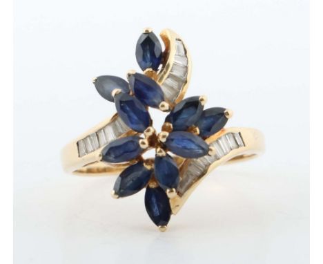 Vintage Croisé-Ring mit Saphiren und Diamanten1970er Jahre, Gelbgold 750, schmale Ringschiene am Kopf gegenläufig auslaufend,