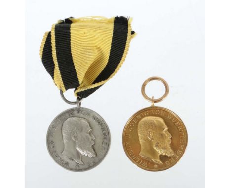 2 x MilitärverdienstmedailleKaiserreich, Württemberg, Wilhelm II König von Württemberg: 1 x Goldene Militärverdienstmedaille,