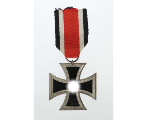 Eisernes Kreuz1939, 2. Klasse, mit Öse und großem Ring, magnetischer Eisenkern geschwärzt, Hoheitszeichen und 1939, ungepunzt