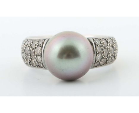 Ring mit Tahitizuchtperle "Zensation"Weißgold 750/schwarz rhodiniert, Spannring mittig mit graublauer Tahitizuchtperle (D: ca