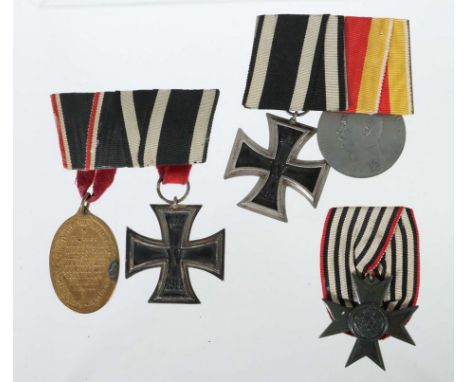 5 Orden an 3 SchnallenKaiserreich, Preussen und Baden u.a., 1 x 2er-Spange mit EK1, 2. Klasse 1813-1914; 1 x Badische Verdien