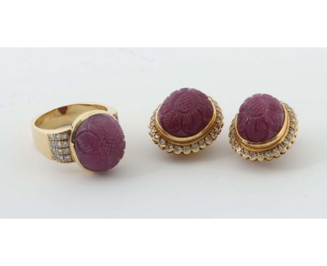 Schmuckset mit geschnittenem Rubin und BrillantenStuttgart, Schilling, Gelbgold 750, Ring mit flacher, breiter Ringschiene si
