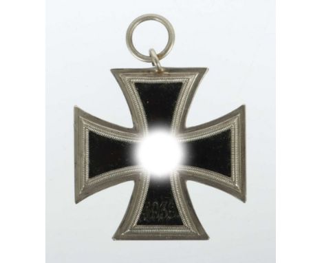 Eisernes Kreuz1939, 2. Klasse, mit Öse und Ring, magnetischer Eisenkern geschwärzt, Hoheitszeichen und 1939, ungepunzt, norma