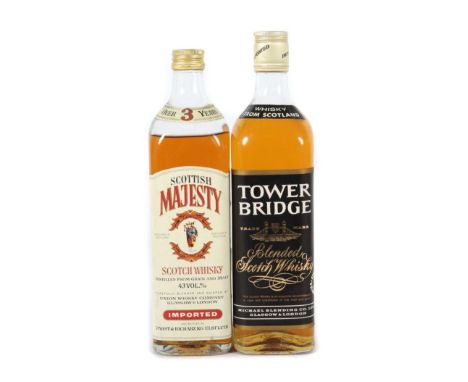 2 Flaschen Whisky1x Tower Bridge, Blended Scotch Whisky, Michael Blending, wohl 1970er Jahre, 43% vol., 0,7 l und Scottish Ma