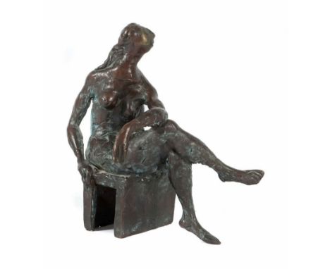 Nuss, Karl UlrichGeb. 1943 in Stuttgart, Bildhauer in Strümpfelbach, 1969 Meisterschüler von B. Heiliger, Prof.. "Sitzende", 