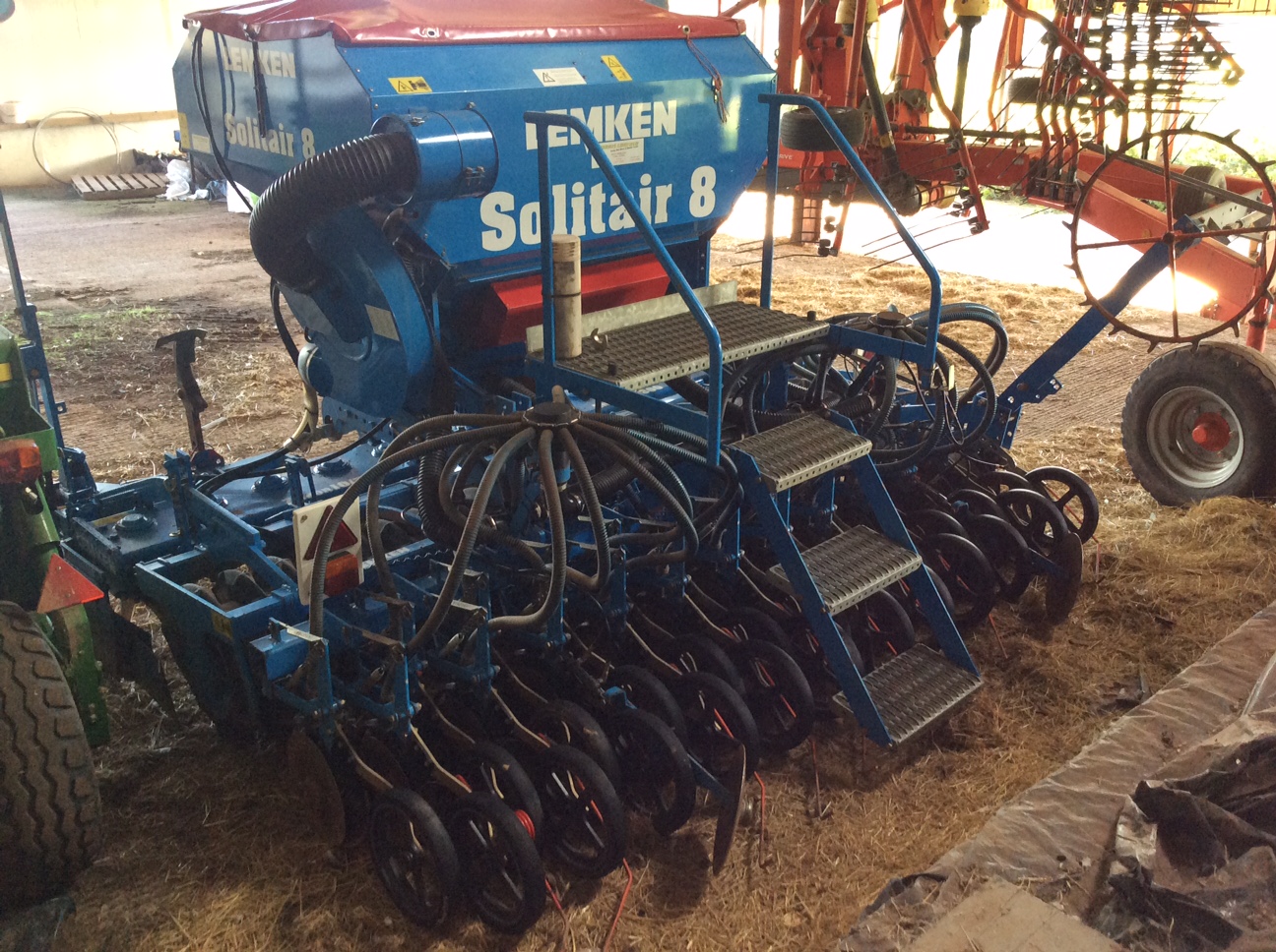 LEMKEN SOLITAIRE 8 DRILL COMPLETE WITH ZIRKEN 10 POWER HARROW COMBINATION