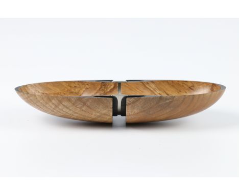 Rolly Munro (New Zealand) ash reconstructed bowl 3x18cm. Signed
&nbsp;
The piece title "wings"
An attempt to conserve Ray's r