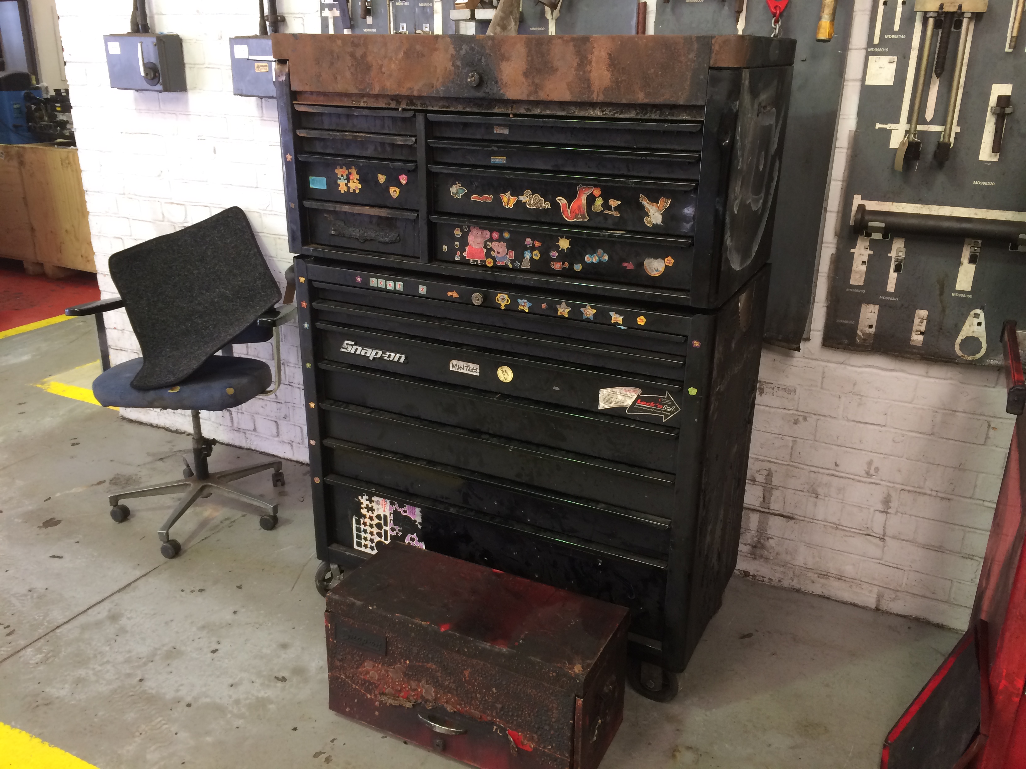 Black Snapon tool with red Snapon tool box (fire damaged)