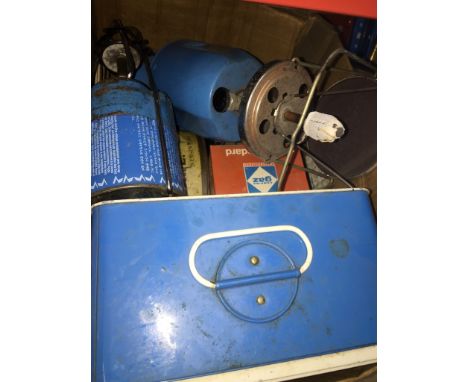 2 camping gas stoves, gas lantern, 1 boxed camping gas stove, etc. 