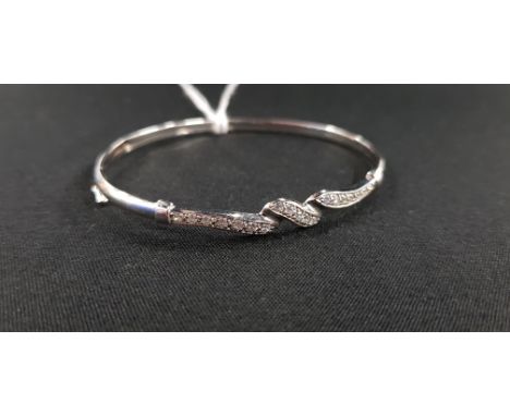 9CT WHITE GOLD BANGLE