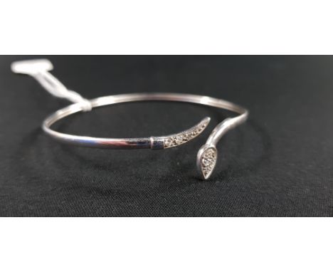 9CT WHITE GOLD BANGLE