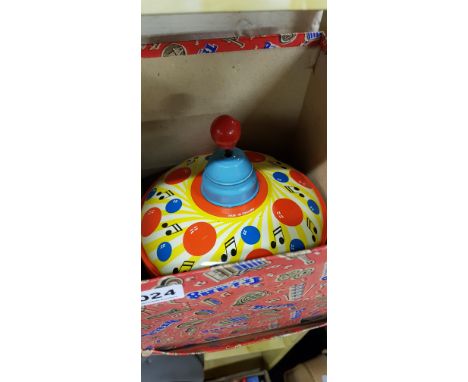 VINTAGE TIN PLATE SPINNING TOP