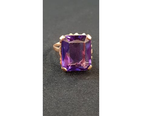 LARGE 9CT GOLD AMETHYST RING, CLAW SET