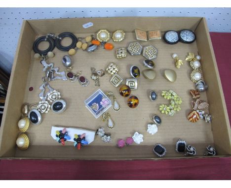Assorted Vintage and Later Costume Clip On Earrings :- One Tray 