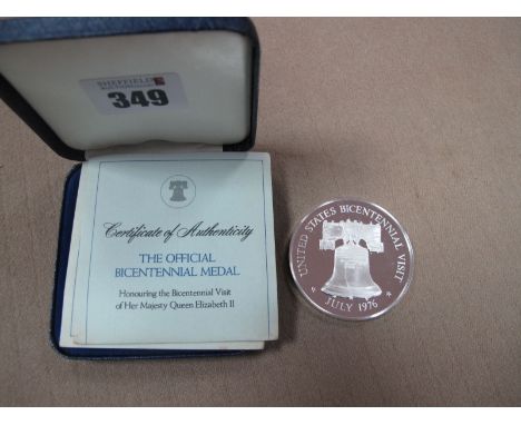 A 1976 Official Bicentennial Medal in Sterling Silver, by Franklin Mint, cased.