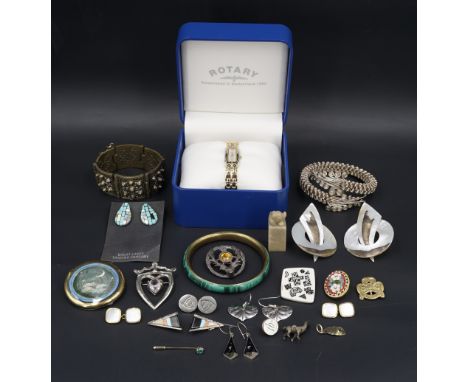 A quantity of vintage and later costume jewellery, including a malachite set bangle, mother of pearl earrings, native America