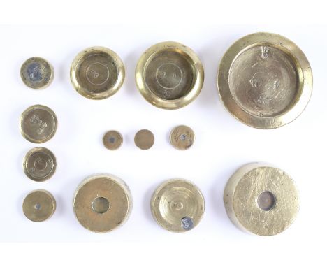 A quantity of vintage brass balance scale weights, including 4 lb and 2 lb