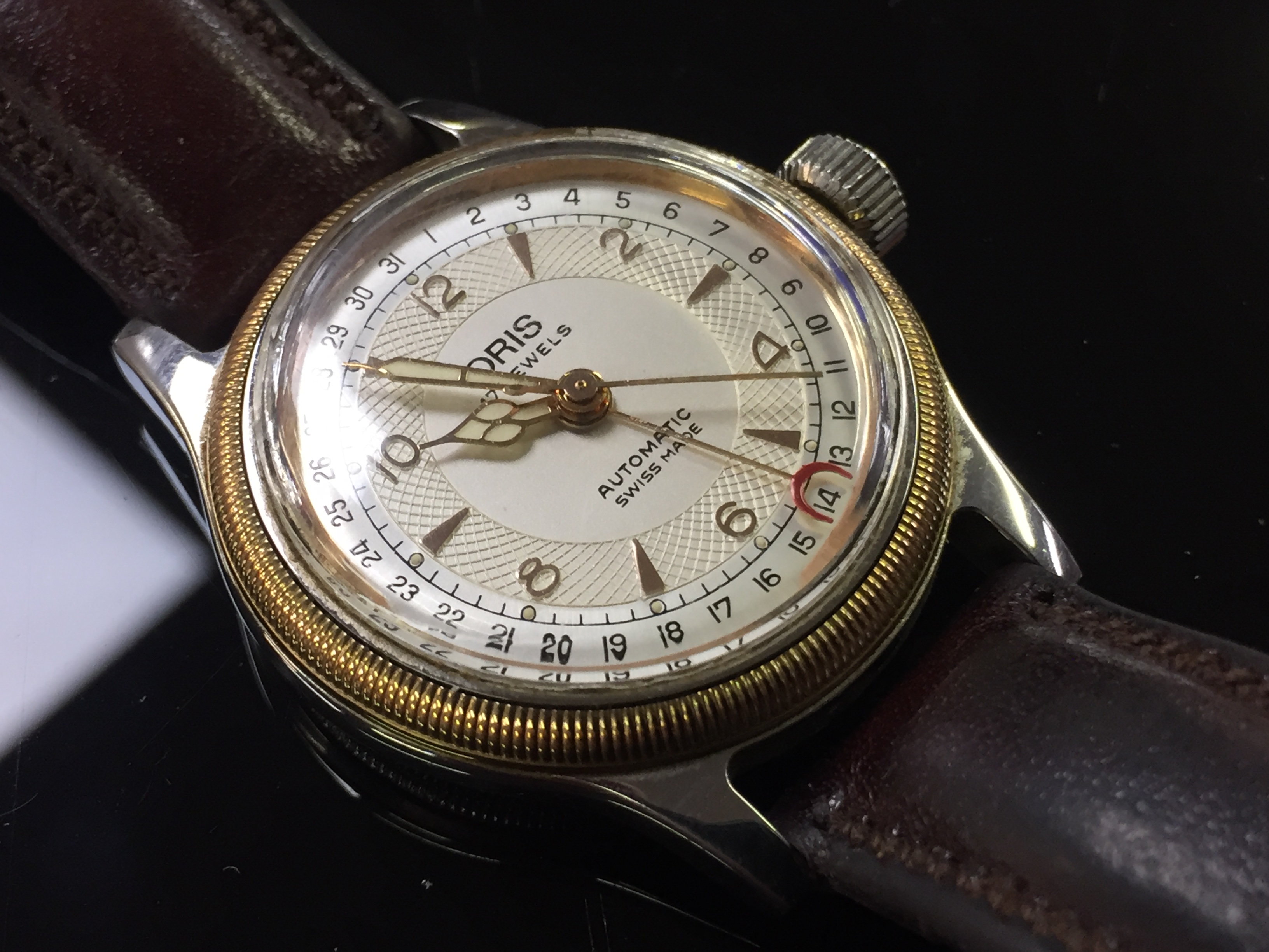 VINTAGE ORIS GENTS WRIST WATCH, AUTOMATIC MOVEMENT, YELLOW METAL BEZEL