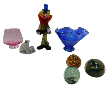 A group of glassware, to include a Caithness pink tinted bowl decorated with two doves and the number 40 within a heart, 15cm