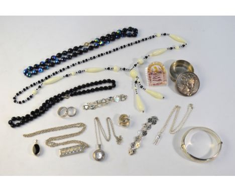 A mixed lot containing silver Jubilee ingot on chain, silver half engraved bangle, to/w quantity of jewellery items mostly st