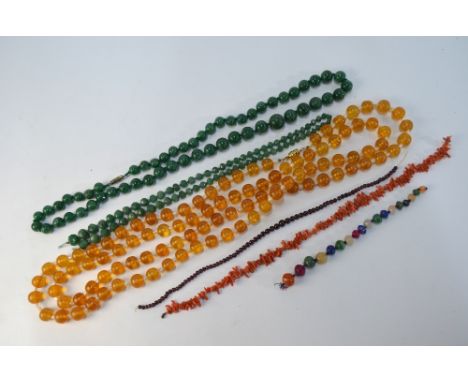 A collection of bead necklaces and loose beads including long row of copal and rice pearl beads on gilt metal snap, 180 cm lo