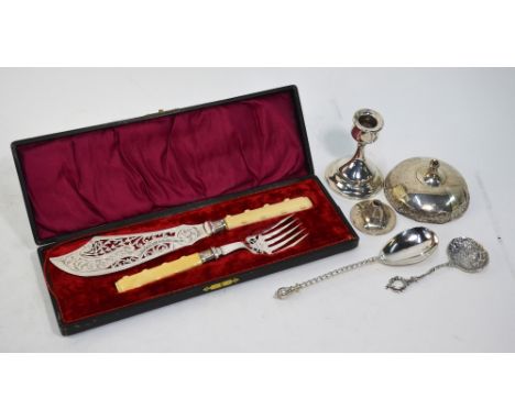 A Victorian cased silver pickle fork and spoon with engraved decoration, Josiah Williams & Co., London 1888, to/w a cased fid