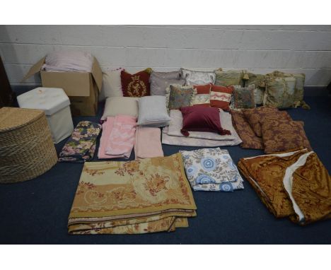A QUANTITY OF SOFT FURNISHINGS, to include cushions of various shapes, sizes and patterns, one pair of curtains, various cush