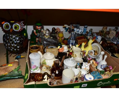FOUR BOXES AND LOOSE ORNAMENTS, ETC, to include a Mats Jonasson swan and cygnet lead crystal ornament, a Spode Christmas Tree